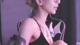 Isa 200922 1740 Fingering&DoggyPoses