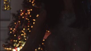 Artejones | Teasing glitered boobs