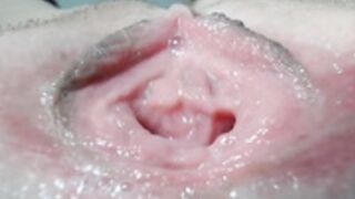 Courtney_Luv fingers pussy n ass, blows bubbles w pussy