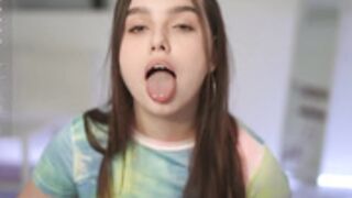 Victoria_Karma dildo BJ