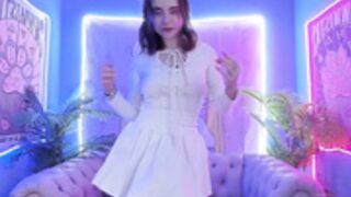 vina_skyler nn princess teases in panyhose