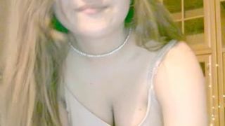 Kitty_C@sino pulls them out