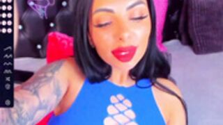 Moonamuslim stimulating her lovely pussy