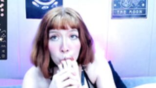 loolita_jones 31/08/23 - sucking her feet