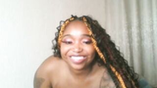 milk AFRICAN BITCH, puta africana lechera