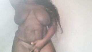 milk AFRICAN BITCH, puta africana lechera