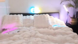 Uwuxo naked JOI and masturbation