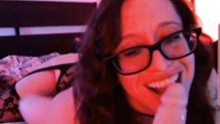 cam girl sucks dildo