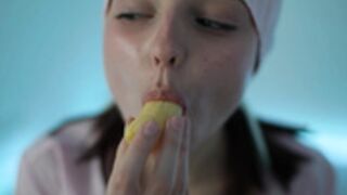 loret_joy goes banana