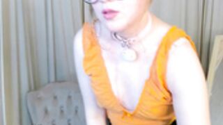 Florance_Blush Flashes Her Pussy Doing Squats