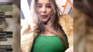 Cassie_Ray (1) FAMOUS BUS STREAM