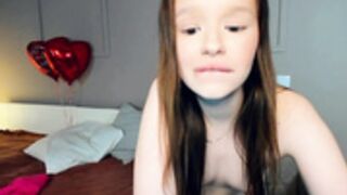 Teenage Slim body play Dildo Linda Part.8