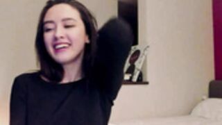 Alexa_Girl1 fully naked & fingering.