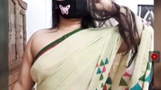BBy_Queen_in saree show