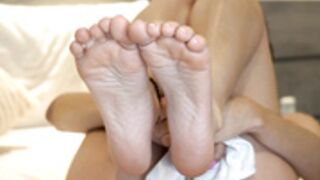 remove socks perfect feet ,pussy