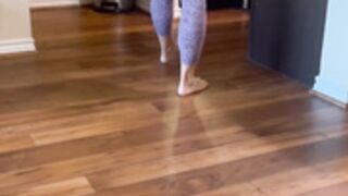 Hotyogawife teasing at home (13 september 2022)