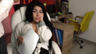 Secretary_BJ masturbates and squirts!