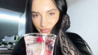 Oxyana Naked Hot Oiling Tits/ Ice on Tits Mansturbating