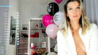 Karamelsw masturbating
