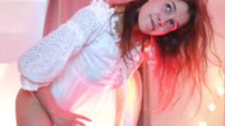 Eli_sun underboob and light show July 2023