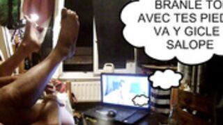 une fille mordonne de gicer en footjob