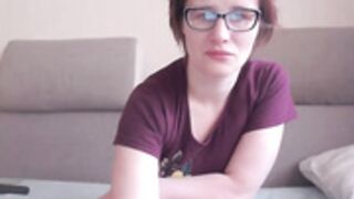 candys_ariellia masturbates with a hairbrush