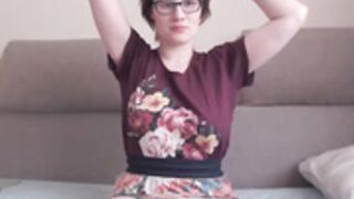 candys_ariellia masturbates with a hairbrush