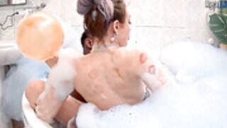 Masha gives a handjb in the jacuzzi