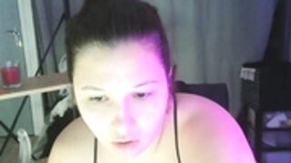 Les superbes gros seins de la belle minette-sexy