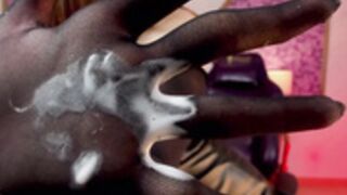 Alessiasantos invites u to cumshot on her nylon gloves