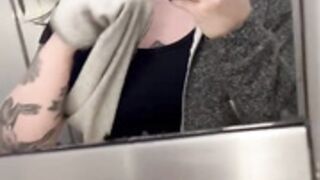 Naomih666 squirt in toilet