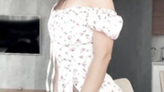 Ellieleen fingering pussy 2