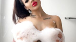 Jordan Millicent Bathtub Solo