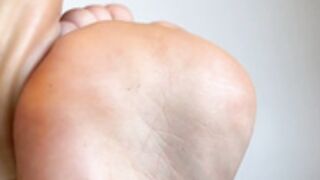 pizza delivery worship goldensoles feet