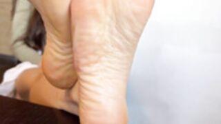 pizza delivery worship goldensoles feet