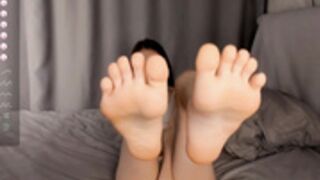 beatrixdutt short soles feet show