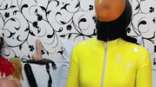 AngelikaCroft Breathplay in Yellow Latex Catsuit