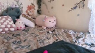 aliceriverscam plays with wax and then vibes