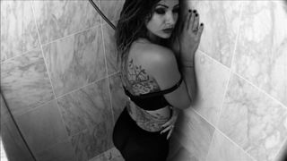 teaganj tramp shower