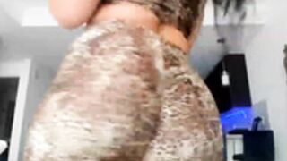 esmeralda_bel - 2022-03-03 (1) tease, twerk no nudity