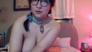 nerdy camgirl
