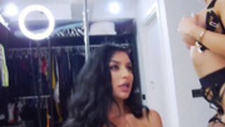 nicolebellaa and KarmenEve