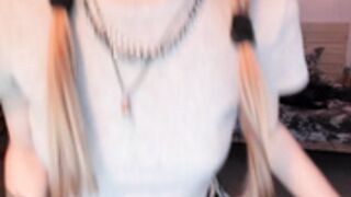 1i1ypa1mer shows pussy in doggy 35 (close up)