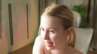 Sonyaericsson wax and nip slip