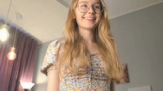 peggybanwell / LynnFleek upskirt