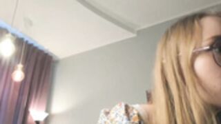 peggybanwell / LynnFleek upskirt