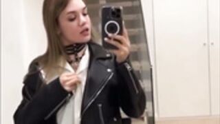 Wbery striptease