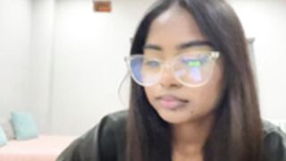 indian_mia786  strip tease