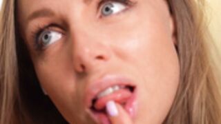 evafashionista sucking fingers