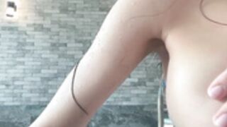 Lesi_Moonie early morning poolside show pt.1